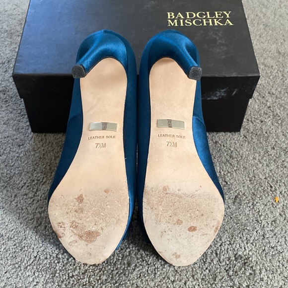 Badgley Mischka “Frank Teasat” 7.5 Satin Green Heel Open toe pump - Picture 3 of 8